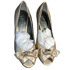 Jessica Simpson Gold Foil Bow Peep Toe Kitten Heels 8.5